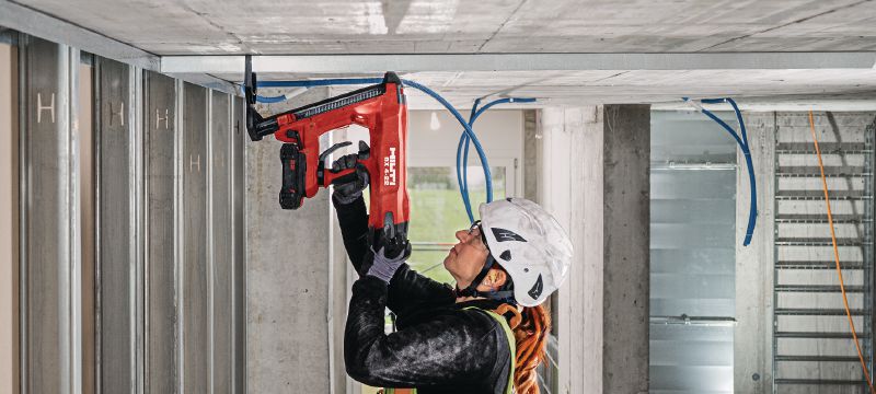 Akumulátorová klincovačka do betónu BX 4-22 Akumulátorová klincovačka napájaná batériou Nuron na upevnenie sadrokartonárskeho profilu a ľahkých materiálov do betónu, ocele a muriva Použitie 1