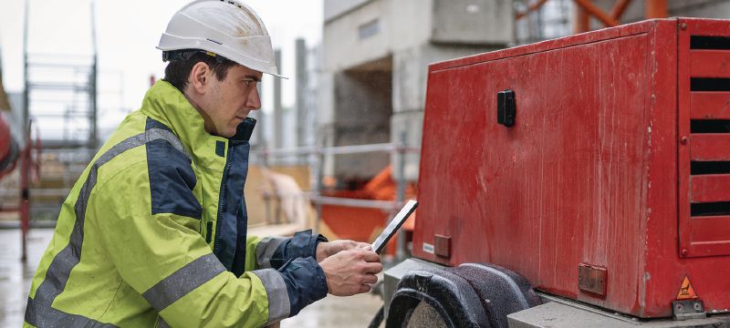 AI T400 GPS prívesok na sledovanie zariadenia Robustné a ľahko inštalovateľné GPS sledovacie zariadenia pre stavebné zariadenia, ktoré vám pomáhajú spravovať, chrániť a sledovať zariadenia na stavenisku (Hilti ON!Track) Použitie 1