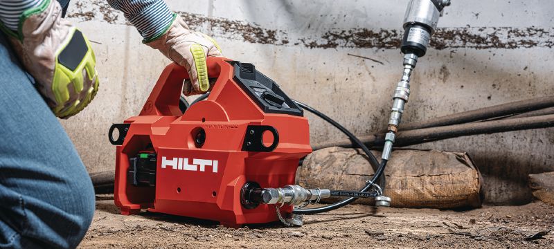 NUN 10K-22 akumulátorové hydraulické čerpadlo Akumulátorová hydraulická pumpa 10 000 PSI (700 bar) pre ťažké rezanie a stláčanie a diaľkové rezanie podzemných a pancierových káblov (akumulátor Nuron) - diaľkové ovládanie je súčasťou balenia Použitie 1